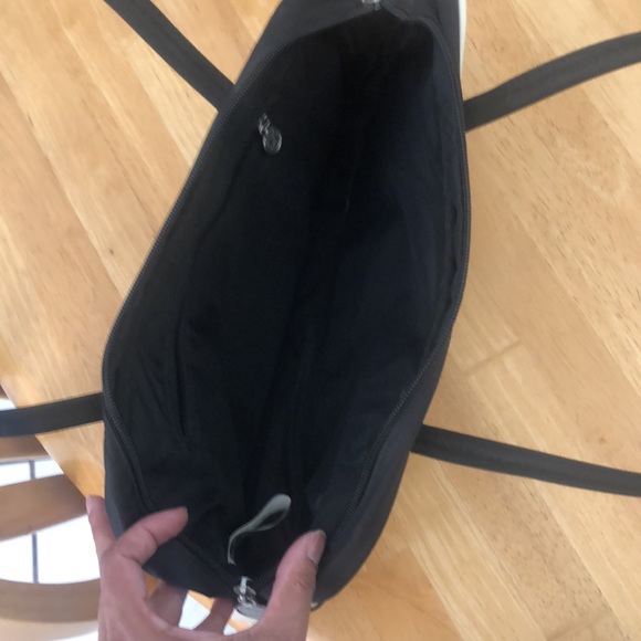 Vintage Black and Cream PUMA Nylon Handbag. - Picture 3 of 4